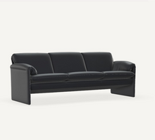 Laden Sie das Bild in den Galerie-Viewer, Leolux Bora Bora 3-Sitzer Sofa – ausgestellt bei Zeppenfeld Wohn Evolution in Olpe
