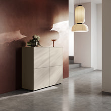 Laden Sie das Bild in den Galerie-Viewer, Piure Nex Pur Box 2041200 in Silk – modernes Highboard im Flur mit warmer Wandfarbe
