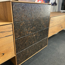 Laden Sie das Bild in den Galerie-Viewer, Anrei Wohnwand Puro Stone aus dem Puro-Wohnprogramm, Ausstellungsstück in modernem Design
