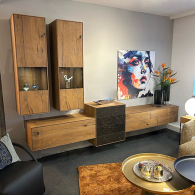Anrei Wohnwand Puro Stone in Asteiche Barrique geölt und Stein Coffee Brown, wandhängend mit LED-Beleuchtung


