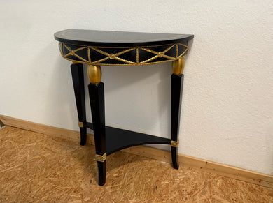 Stilvolle Bagus Konsole 0483 in Schwarz-Gold, halbrund mit klassischen Zierschnitzereien, Ausstellungsstück im Flur