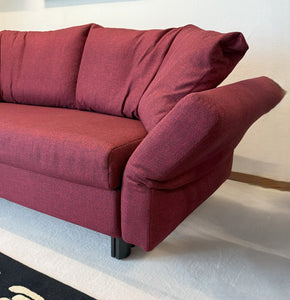  Seitenansicht Schlafsofa Malou von Franz Fertig, Stoff Rot, Kiegebreite 130 cm