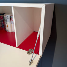 Laden Sie das Bild in den Galerie-Viewer, Feine Gehrungsverbindung im Korpus der LAGO 36e8 Air Wohnwand – handwerkliche Perfektion und minimalistisches italienisches Design
