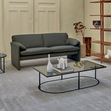 Leolux Bora Bora Designsofa – Frontansicht eines zeitlosen Sofaklassikers mit eleganter Linienführung in schwarzem Leder.