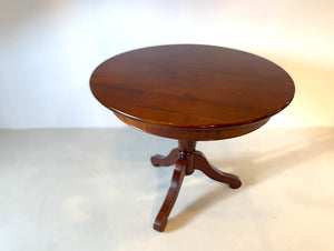 Stilvoller kleiner Esstisch Tradition von Scholtissek aus massivem Kirschbaum, rund 85 cm.