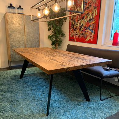 Scholtissek Esstisch Talio mit Tischplatte aus Salzeiche und Rohstahlgestell in industriellem Design, Ausstellungsstück in Olpe