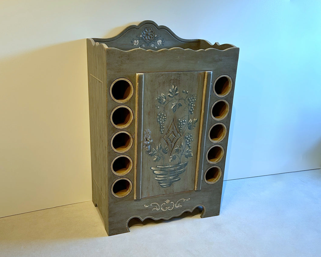 Sprenger Weinspensa aus Tanne Altholz im Landhausstil – Ausstellungsstück mit 10 Flaschenöffnungen