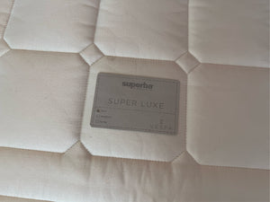 Detail des Matratzenkerns der Superba Super Luxe Soft – VESPA-Taschenfederkern mit Latexauflage und Lendenwirbelstütze für optimalen Komfort
