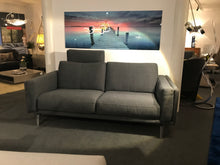 Laden Sie das Bild in den Galerie-Viewer, Designsofa Sofa von Leolux Bellice mit Nackenstütze - Möbelhaus H. Zeppenfeld GmbH
