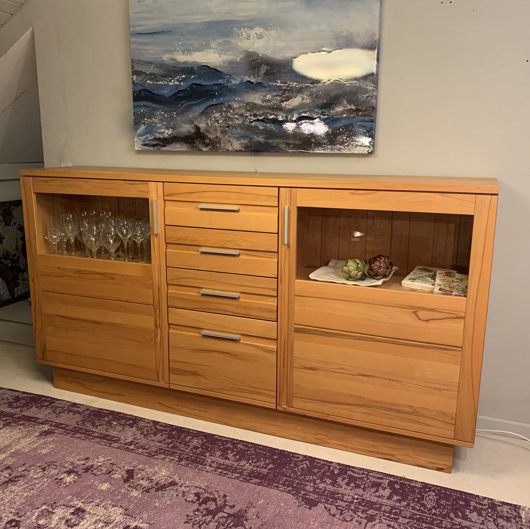Highboard Böhning Linne Oslo in Kernbuche massiv – Ausstellungsstück mit 4 Schubladen und LED-Beleuchtung